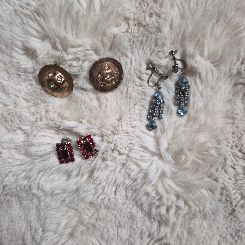 Vintage Earrings Bundle Lot Red Blue Rhinestone Gold Tone Emerald Dangle Dangly